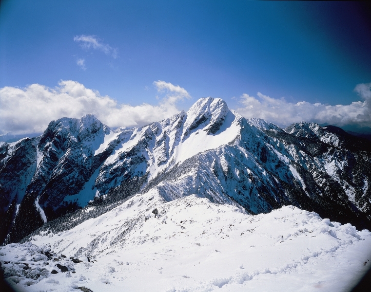 遠眺玉山主東峰冬景-莊明景