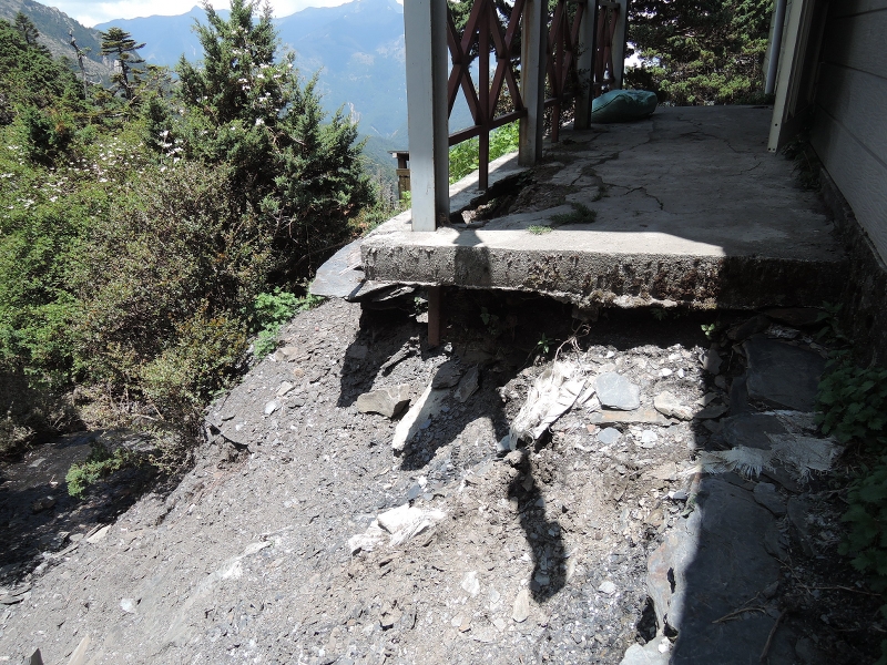 白洋金礦山屋地基流失現況