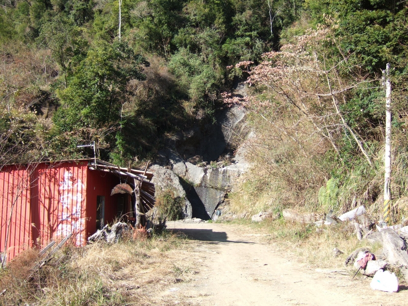 鎮西堡登山口 (保育志工黃建中、盧素珍提供)