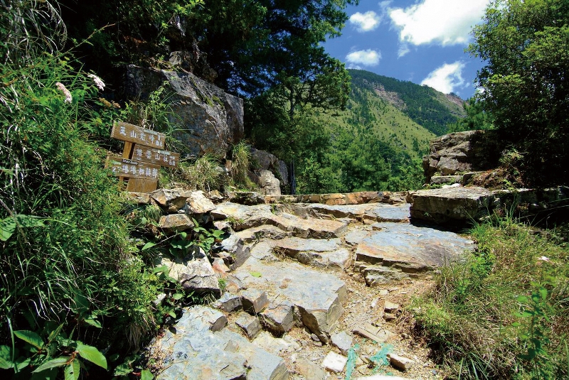 玉山前峰登山口-何昌穎攝
